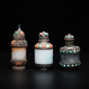 Vier Chinese snuifflessen in jade met ingelegde zilveren monturen, 19/20e eeuw — foto 5