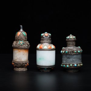 Vier Chinese snuifflessen in jade met ingelegde zilveren monturen, 19/20e eeuw — foto 6