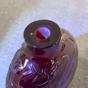 Vier Chinese snuifflessen in rood en roze glas, 19/20e eeuw — foto 18