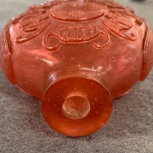 Vier Chinese snuifflessen in rood en roze glas, 19/20e eeuw — foto 10