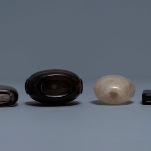 Vier Chinese snuifflessen in rookkwarts en simulerend glas, 18/19e eeuw — foto 4
