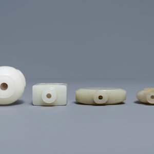 Vier Chinese snuifflessen in witte en celadon jade, 19/20e eeuw — foto 3