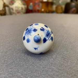 Vier Chinese theepotten in Yixing steengoed, blauw-wit en monochroom zwart porselein, Kangxi en later — foto 31