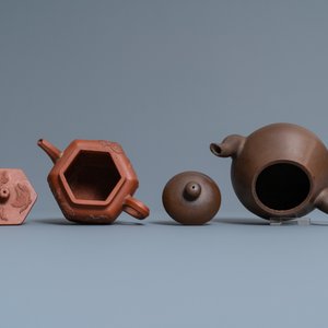 Vier Chinese theepotten in Yixing steengoed, blauw-wit en monochroom zwart porselein, Kangxi en later — foto 6