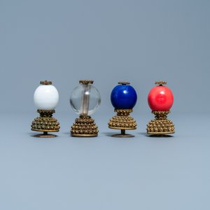 Vier Chinese verguld bronzen hoedentoppen, Qing — foto 4