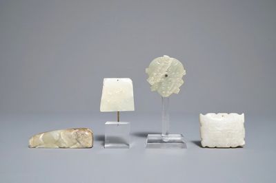 Vier diverse Chinese archaïsche snijstukken, 19/20e eeuw
