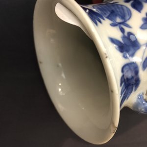 Vier diverse Chinese blauw-witte vazen, 18e en 19e eeuw — foto 7