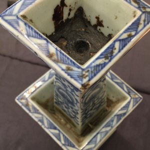 Vier diverse Chinese blauw-witte vazen, 18e en 19e eeuw — foto 8