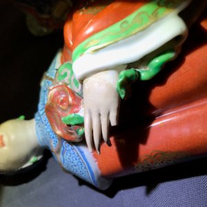 Vier diverse Chinese famille rose figuren, drie met zegelmerk, 19/20e eeuw — foto 14