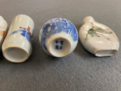 Vier diverse Chinese snuifflessen en twee miniatuur vaasjes, 19/20e eeuw — foto 4
