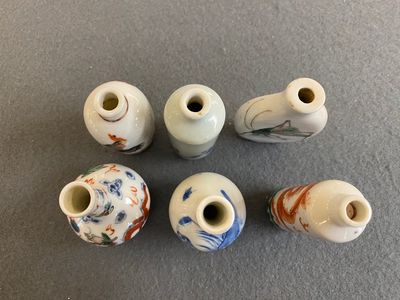 Vier diverse Chinese snuifflessen en twee miniatuur vaasjes, 19/20e eeuw — foto 5