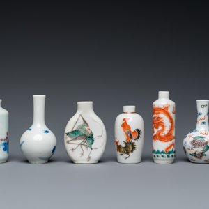 Vier diverse Chinese snuifflessen en twee miniatuur vaasjes, 19/20e eeuw — foto 3