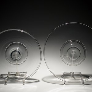 Vier Engelse glazen tazza op lage voet, 19e eeuw — foto 6