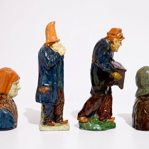 Vier figuren in Vlaams aardewerk van een visserskoppel en twee muzikanten, wellicht Laignel, 19/20e eeuw — foto 5