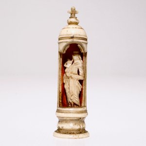 Vier ivoren sculpuren, een miniatuur reisaltaar en een thermometer, Dieppe en andere ateliers, 19e eeuw — foto 11