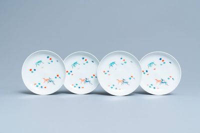 Vier Japanse Kakiemon borden met herten, Edo, 17/18e eeuw