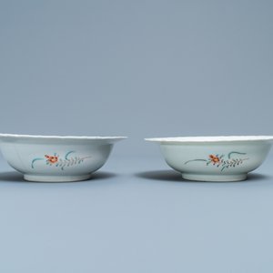 Vier Japanse Kakiemon-stijl kommen met floraal decor en spelende jongens, Edo, 18/19e eeuw — foto 5