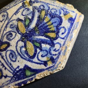Vier majolica tegels uit de kapel van Fère-en-Tardenois, atelier Guido Andries, Antwerpen, ca. 1530 — foto 13