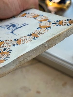 Vier polychrome Delftse tegels met dieren in aigretterand, Haarlem, 17e eeuw — foto 10