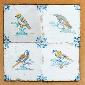 Vier polychrome Delftse tegels met vogels, 17e eeuw — foto 2