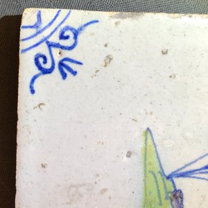 Vier polychrome Delftse tegels met vogels, 17e eeuw — foto 13