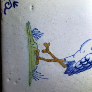 Vier polychrome Delftse tegels met vogels, 17e eeuw — foto 23