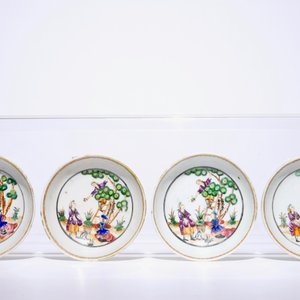 Vier sets Chinese famille rose koppen en schotels met kersenplukkers, Qianlong — foto 2