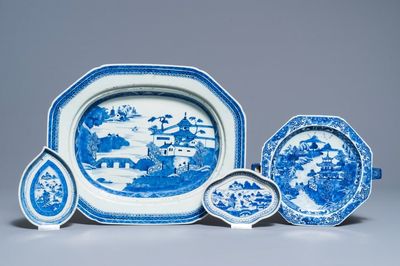 Vier stukken Chinees blauwwit porselein, Qianlong en 19e eeuw