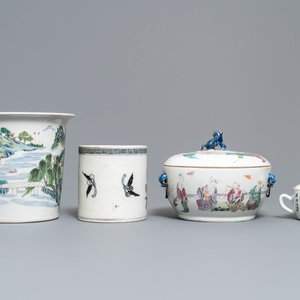 Vier stukken Chinees famille rose en grisaille porselein, 19/20e eeuw — foto 4