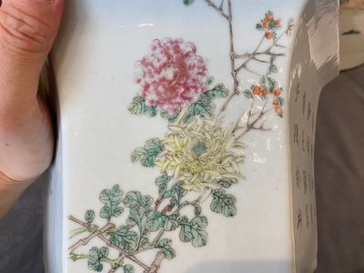 Vier stukken Chinees famille rose en qianjiang cai porselein, 19/20e eeuw — foto 12