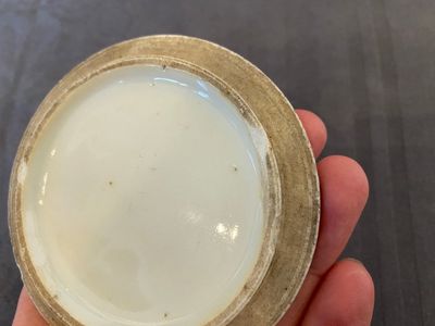 Vier stukken Chinees famille rose en qianjiang cai porselein, 19/20e eeuw — foto 29
