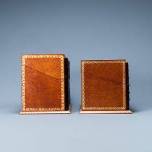 Vier trompe-l'oeil opbergdozen gemaakt van oude boekbanden, Frankrijk, 20e eeuw — foto 3