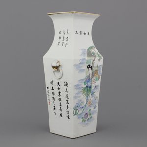 Vierkante vaas in Chinees porselein met Guanyin, 19e eeuw — foto 2