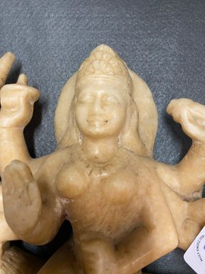 Vijf Aziatische sculpturen in albast, brons en koper, 19/20e eeuw — foto 22