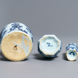 Vijf blauw-witte Delftse chinoiserie vazen, eind 17e eeuw — foto 13