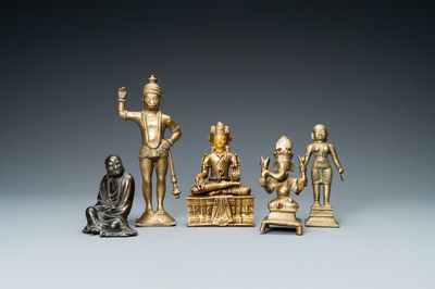 Vijf bronzen figuren, India, Japan en Tibet, 19/20e eeuw