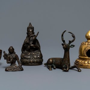 Vijf bronzen koperen Boeddhistische votieve objecten, Tibet en Nepal, 18/19e eeuw — foto 1