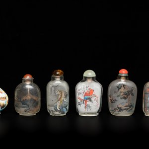 Vijf Chinese binnenin beschilderde glazen snuifflessen en één in Canton of Peking email, 19/20e eeuw — foto 3