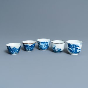 Vijf Chinese blauw-witte 'Bleu de Hue' koppen voor de Vietnamese markt, 19e eeuw — foto 1