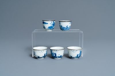 Vijf Chinese blauw-witte 'Bleu de Hue' koppen voor de Vietnamese markt, 19e eeuw