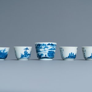 Vijf Chinese blauw-witte 'Bleu de Hue' koppen voor de Vietnamese markt, 19e eeuw — foto 3