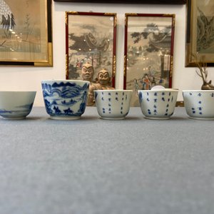 Vijf Chinese blauw-witte 'Bleu de Hue' koppen voor de Vietnamese markt, 19e eeuw — foto 9