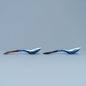 Vijf Chinese blauw-witte en polychrome 'draken' lepels, 19/20e eeuw — foto 6