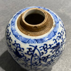 Vijf Chinese blauw-witte gemberpotten, Kangxi — foto 17