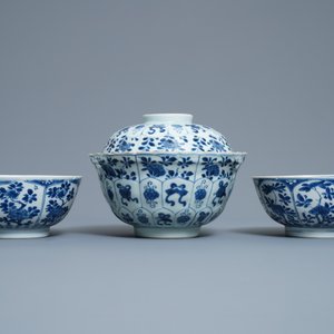 Vijf Chinese blauw-witte kommen, Kangxi/Yongzheng — foto 3