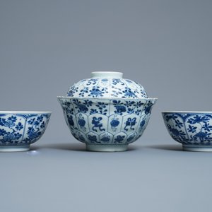 Vijf Chinese blauw-witte kommen, Kangxi/Yongzheng — foto 5