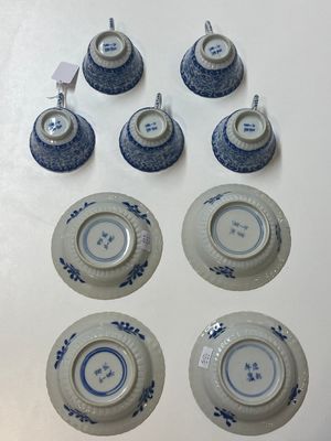 Vijf Chinese blauw-witte koppen en vier schotels met jongens die een vaas dragen, Kangxi merk, Guangxu — foto 4