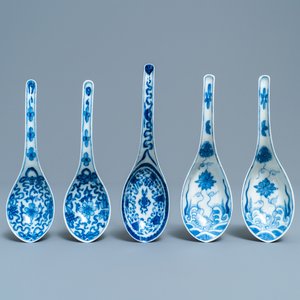 Vijf Chinese blauw-witte lepels, 19e eeuw — foto 1