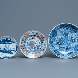 Vijf Chinese blauw-witte schotels, een kom en een dekselpot, 18/19e eeuw — foto 2