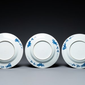Vijf Chinese blauw-witte schotels en drie borden, Kangxi — foto 3